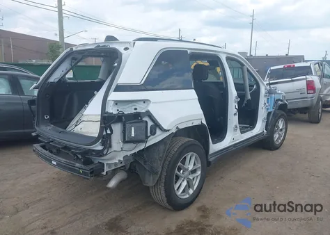 2023 Jeep Grand Cherokee Laredo 4X4 z USA, uszkodzony, nr VIN 1C4RJHAG7PC642934